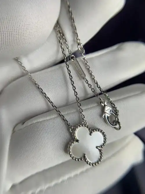 梵克雅宝vca白金白贝项链