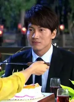 佟丽娅给言承旭过生日