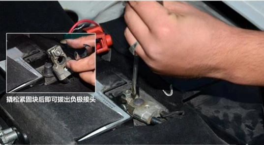 拆汽车电瓶时,为什么先拆负极,装的时候先装正极啊?