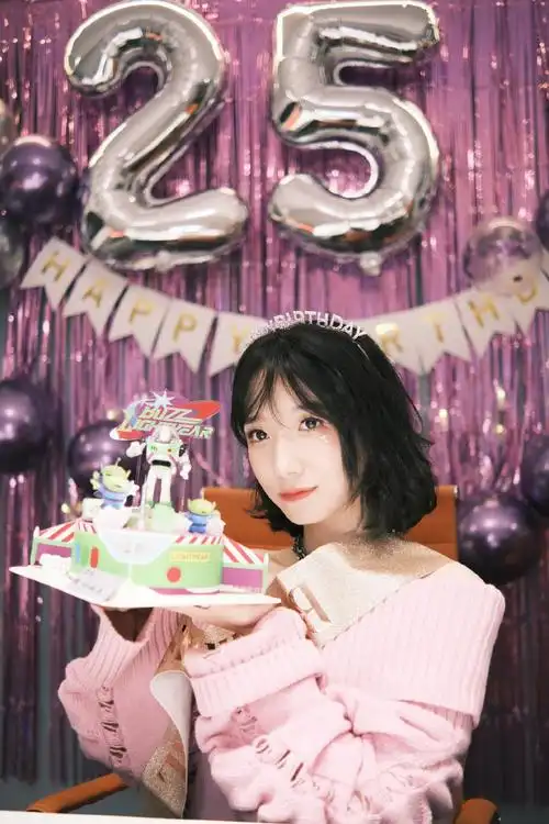 孟美岐1015生日快乐