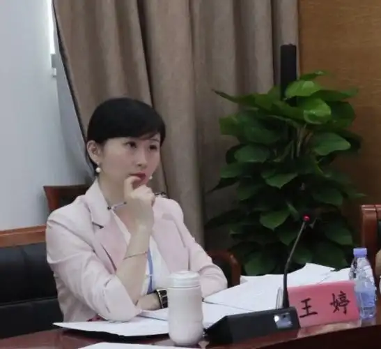 区实验学校王婷副校长就《整本书阅读教学策略研究》这一课题而言