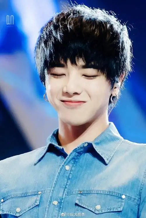 教科书级治愈系笑容#华晨宇必须拥有姓名,这个大男孩笑起来太具有