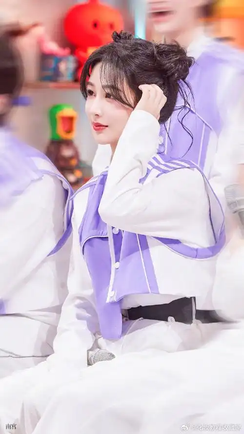 丸子头的紫紫,好可爱啊.#杨紫承欢记##杨紫麦承欢