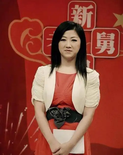 东方卫视杨蕾气质温婉优雅离婚后一直单身她不再相信爱情了