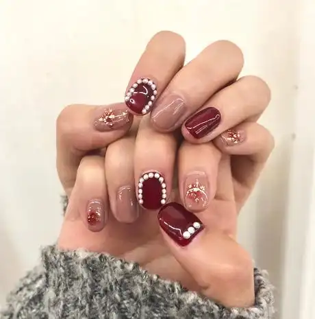 过年什么美甲款式好看?红色喜庆气场,蓝色仙气十足,你喜欢哪个