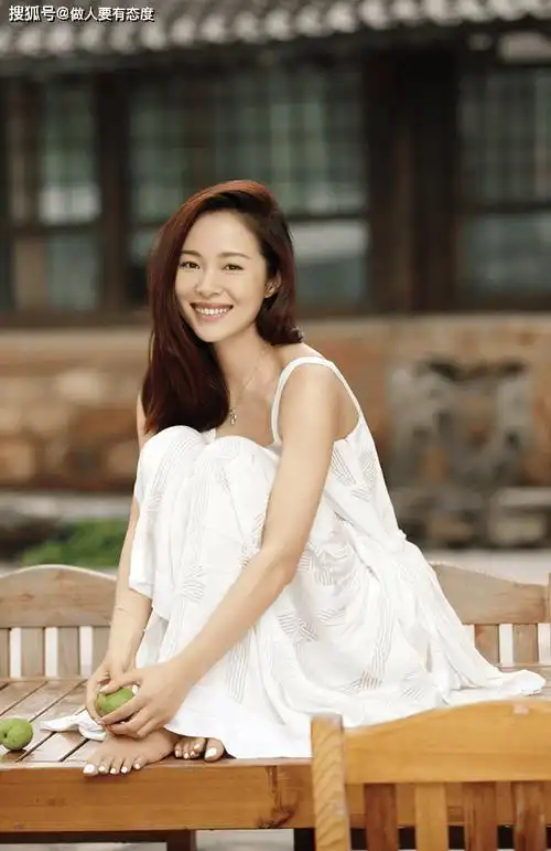 41岁江一燕现状曝光!定居云南小县城结婚生女,街边买菜似普通人