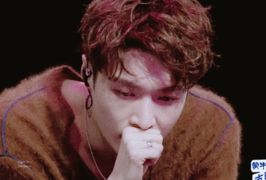 张艺兴跳舞动图