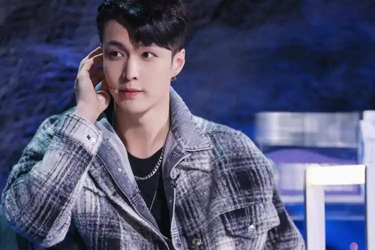 张艺兴《舞蹈风暴》化身长沙话"推广大使" 频爆金句综艺感十足