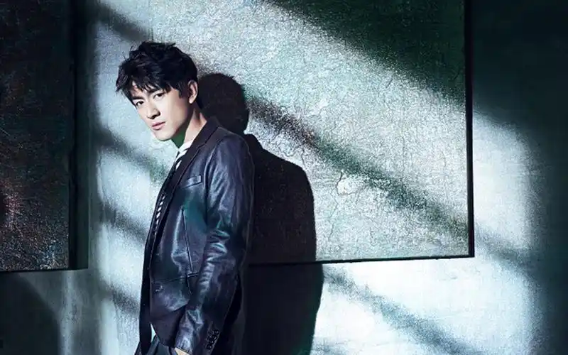 林更新成熟帅气时尚写真桌面壁纸