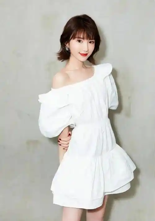 33岁毛晓彤,甜美可人身材有型,这个女神越来越有魅力了_时尚_观众