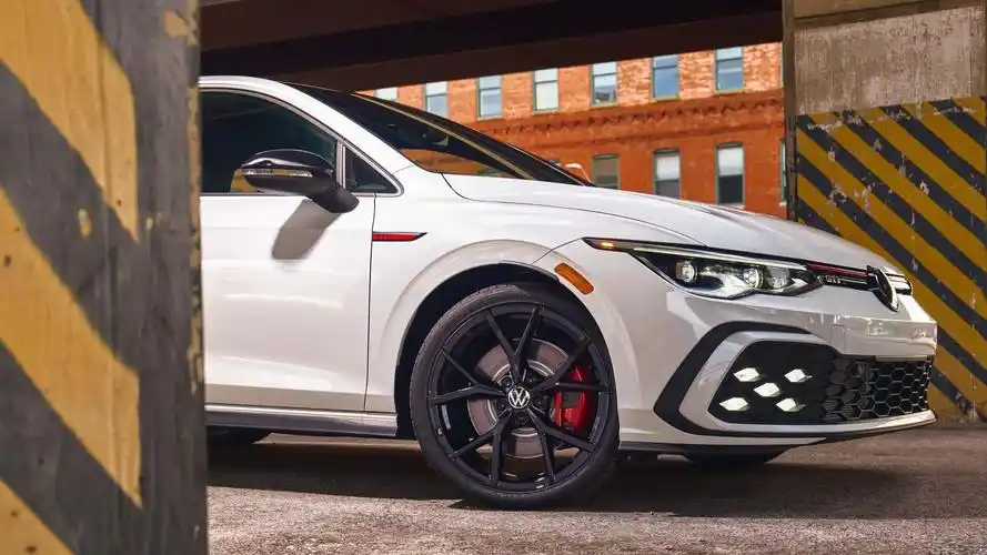 大众高尔夫gti 380手动版官图发布,运动效果明显