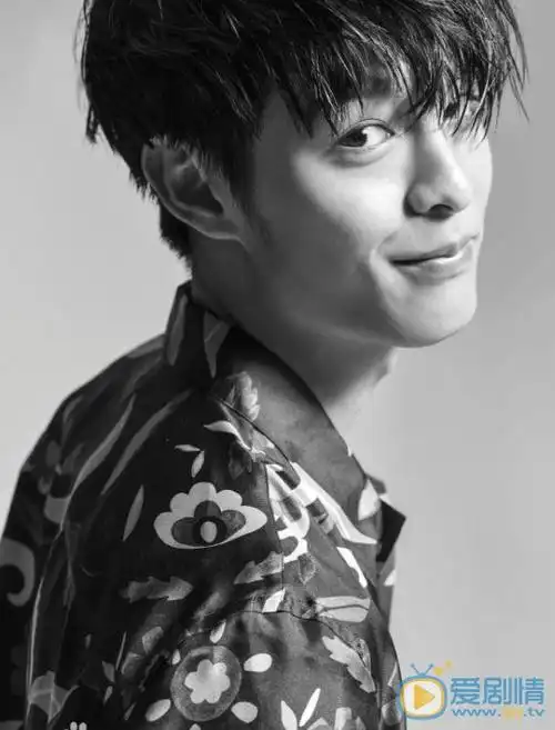 【他在逆光中告白】厉腾扮演者是谁/谁演的_厉腾扮演者曹佑宁资料