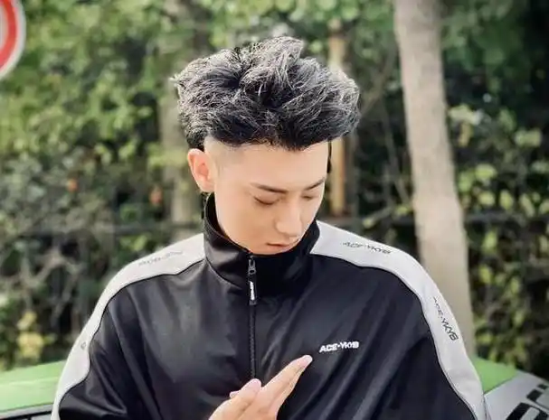 黄子韬29岁生日感言:从偶像到领航员黄子韬最近在社交平台上分享了他