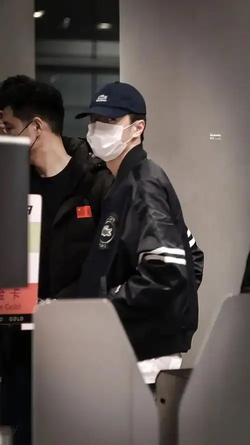 王一博出发去巴黎时装周了巴黎反击战正式拉开帷幕