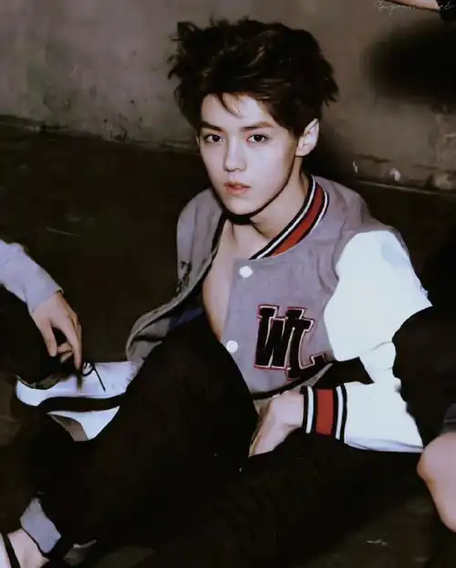 鹿晗和十年前相比颜值非但没有变化反而越少年感十足