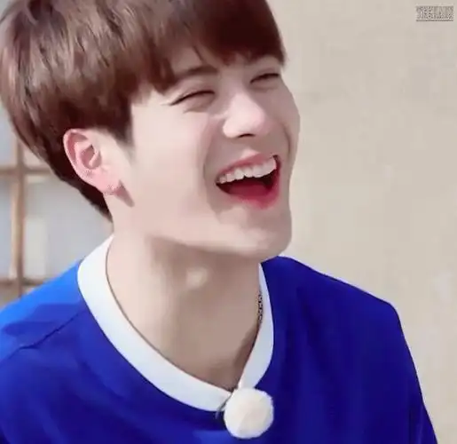 王嘉尔jackson怎么能笑得如此好看这般温暖治愈