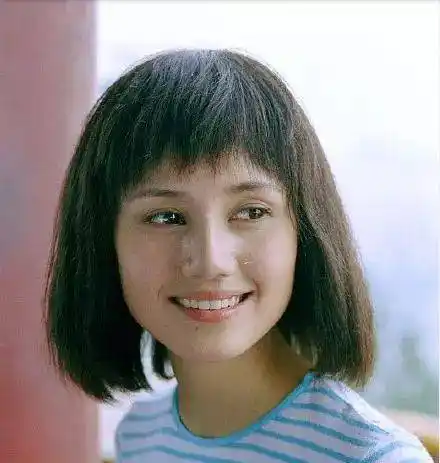 袁泉以前的旧照,一双眼睛水汪汪,真的好漂亮!