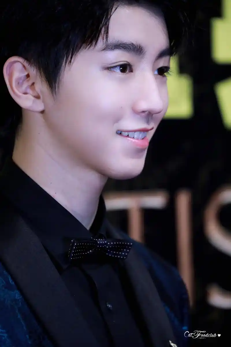 王俊凯神仙痣图集 性感爆棚苏裂少女心