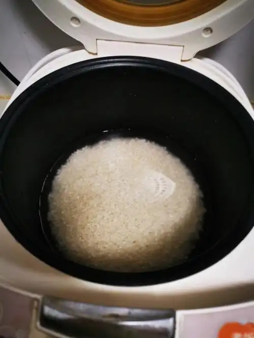 电饭煲版煲仔饭适合懒人哦