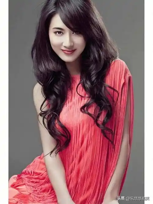 在美女如云的娱乐圈,郭珍霓凭借有辨识度的长相和出色的演技,成功地在