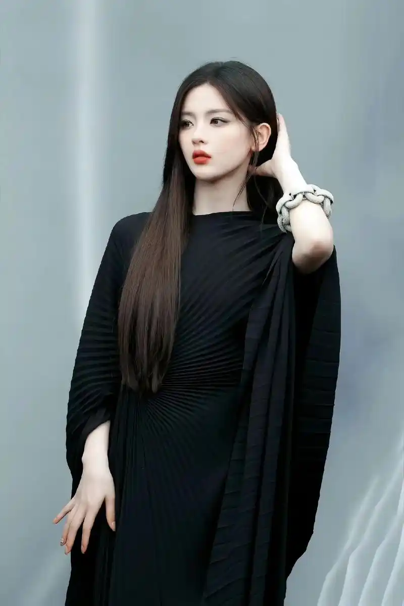 明星杨超越照片 - 抖音