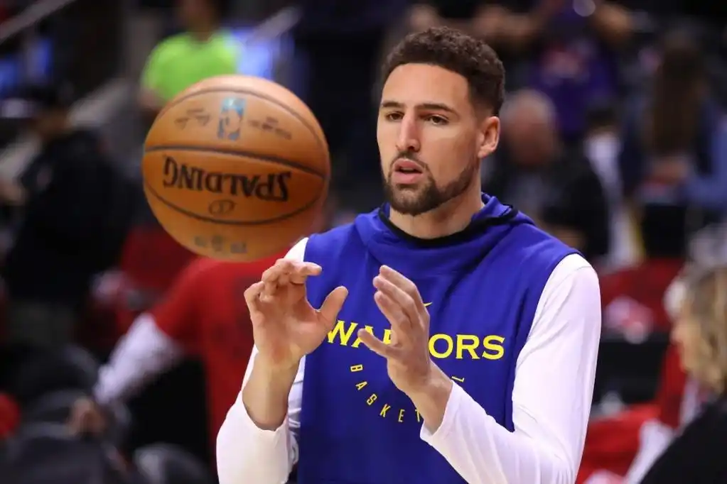 汤普森为何接连遭遇重伤勇士前骨科队医投篮后落地姿势不对