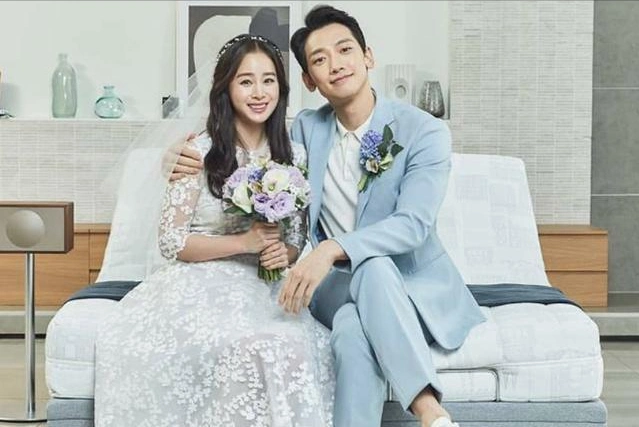 金泰熙和老公rain拍片,甜蜜对视撒狗粮,金泰熙二胎后更美了