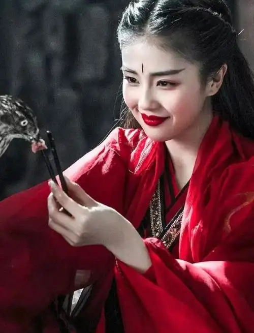 古装女星古装红衣扮相,白鹿霸气,赵敏俊美,羽然娇俏动人!