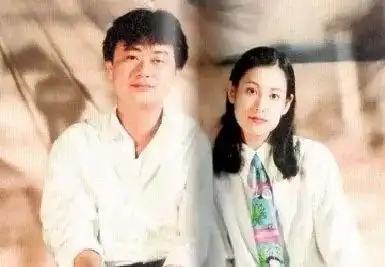 陈升爱喝奶茶,他曾经说过,"奶茶有奶的芳香却不像奶那么腻,有茶的清淡