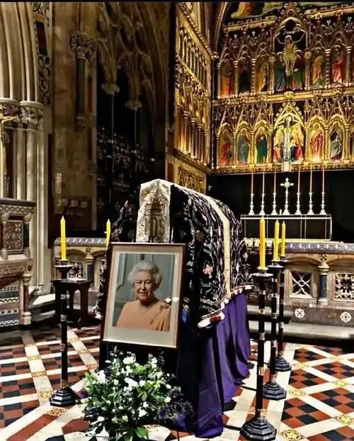 英国女王葬礼邀请抗疫人员,平均每5个安保保卫1个送葬人员,20日凌晨3