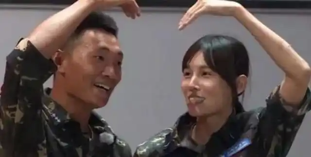 张蓝心恋情疑似曝光男友揽着张蓝心的腰张蓝心揽着男友胳肢窝