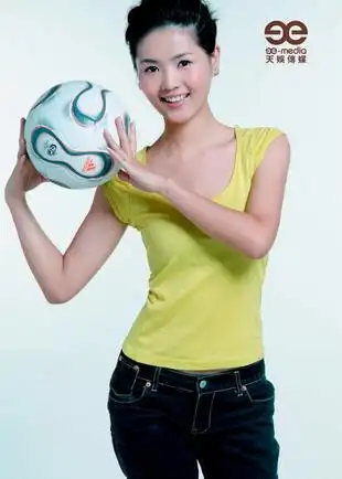 图文:六大超女足球宝贝照曝光-郑靖雯