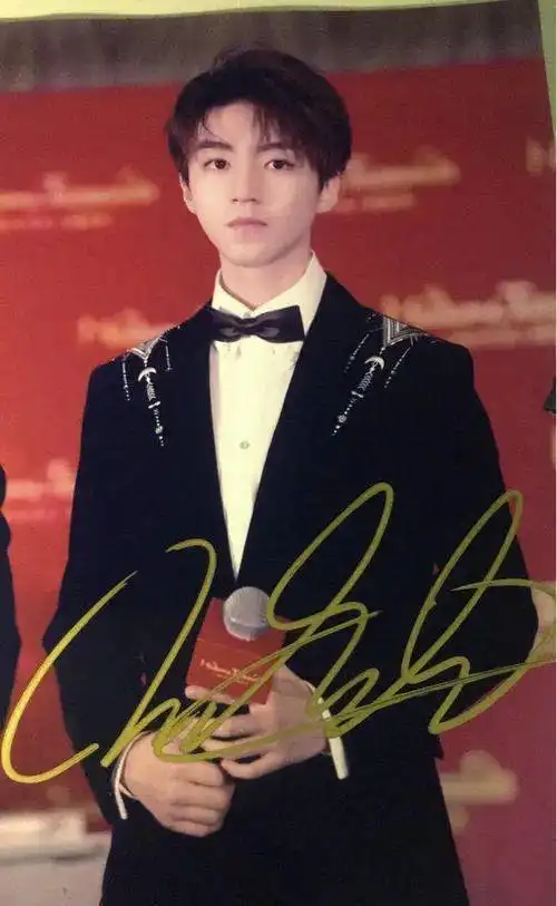 王俊凯签名照走一波喜欢的小伙伴快快来收藏哦