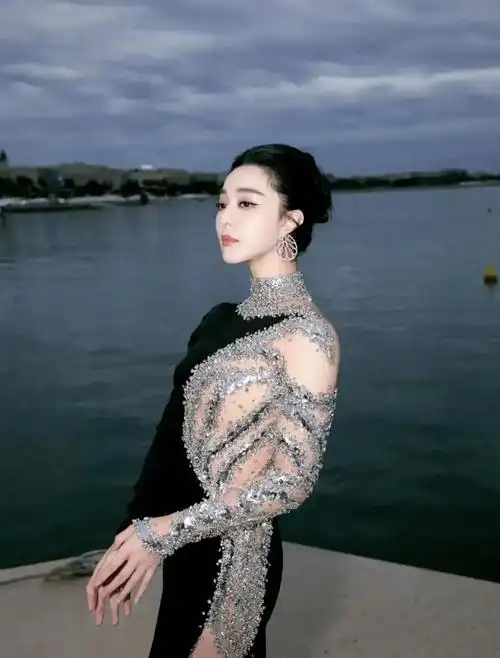 范冰冰戛纳放大招礼服穿不完再现人间尤物疑抱新金主大腿