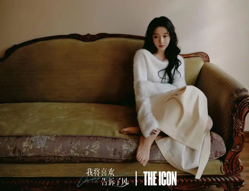 演员姜贞羽光脚拍摄写真集,2015年,姜贞羽凭借个人首部电影作品《开往