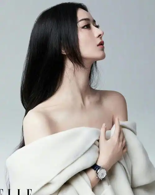 赵丽颖侧脸展现完美"鼻子"!