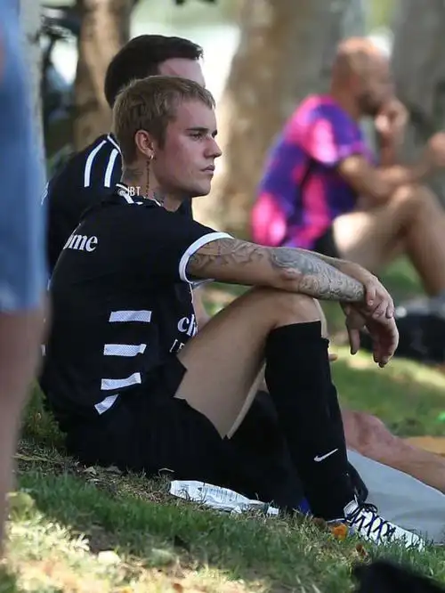 justinbieber户外足球71