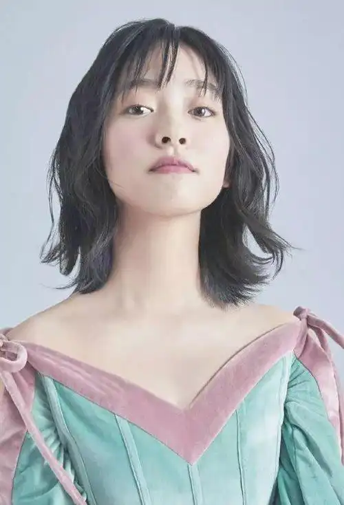 女孩子剪姬发式短头发造型 潮味十足女孩子短发图片 - 短发发型图片