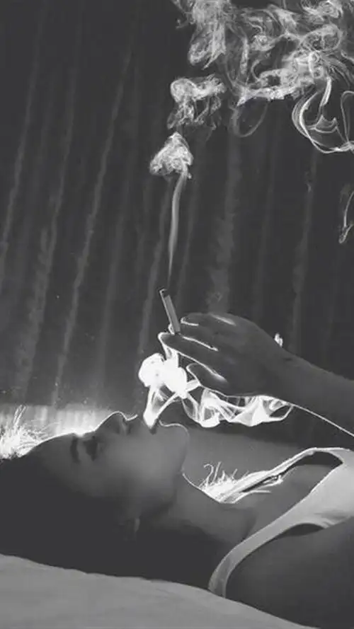 欧美伤感寂寞抽烟黑白迷人写真