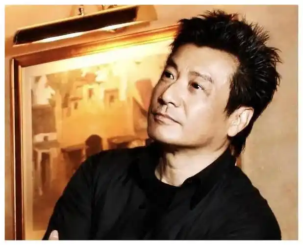 这样,早前石修还被不少粉丝错认成比他年轻32岁的香港男演员方力申,从