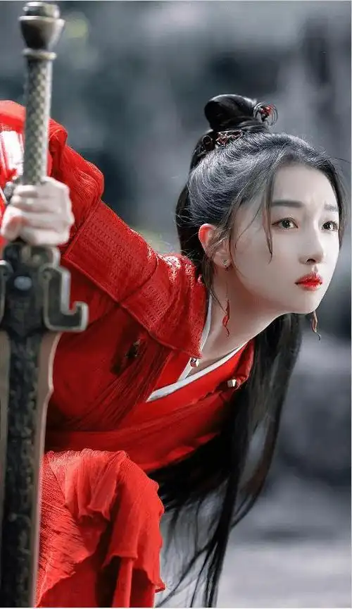 周冬雨第一部古装大女主剧千古玦尘自播出起热度遥遥领先