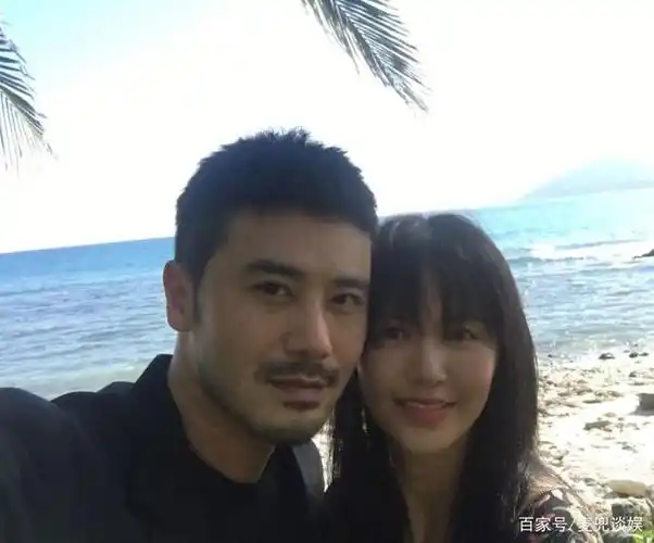 陈亦飞是一名小演员,出演过《mvp情人》,《绿光森林》,《你好乔安》等