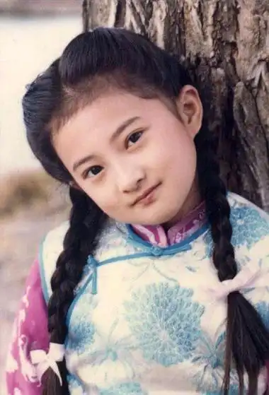 青青河边草的小女孩叫什么名字(青青河边草里面的小女孩是谁)