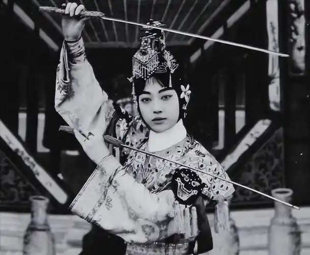 回顾:梅兰芳到底有多富有?出场费十根金条,50年代月薪可达2100