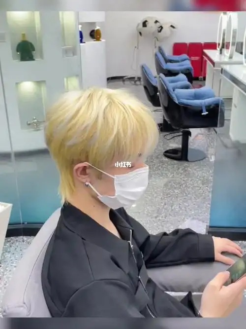 想留狼尾又不想太长的小伙伴可以尝试#成都男生发型设计  #今日发型