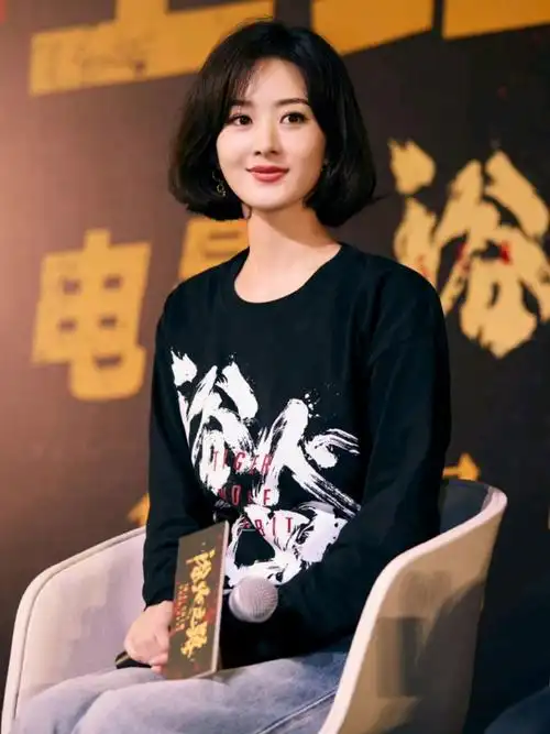 赵丽颖短发造型出席《浴火之路》首映礼