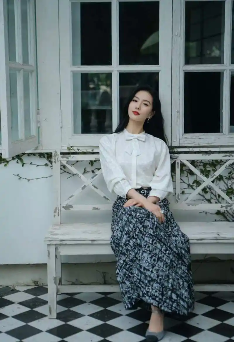 刘诗诗高跟凉鞋大长腿[滑稽]