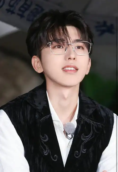 蔡徐坤眼镜杀好绝