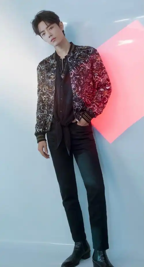 最不怕照全身照 & 最不缺全身照的男人#肖战##脸在江山在