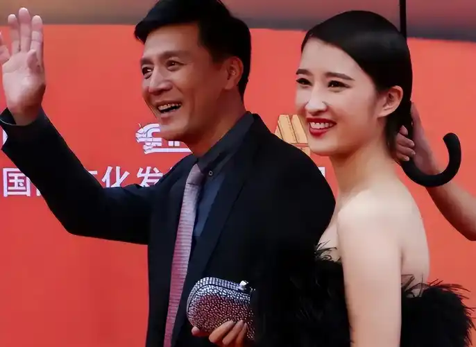 30岁奚望生日宣布离婚丈夫郭晓然比她大9岁结婚4年女儿3岁